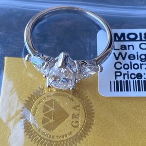 Elegant Silver Moissanite Ring
